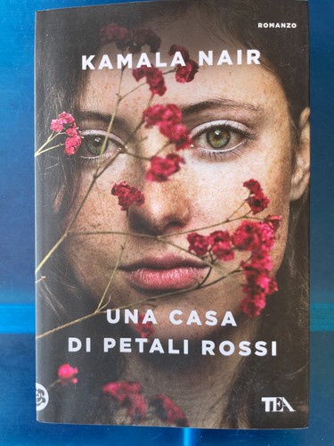 Una casa petali rossi - una, di