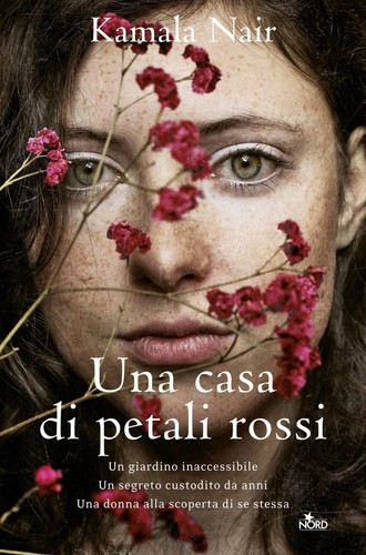 Una casa petali rossi - petali,