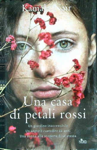 Una casa petali rossi nair - di,